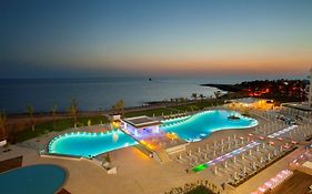 King Evelthon Beach Hotel&Resort